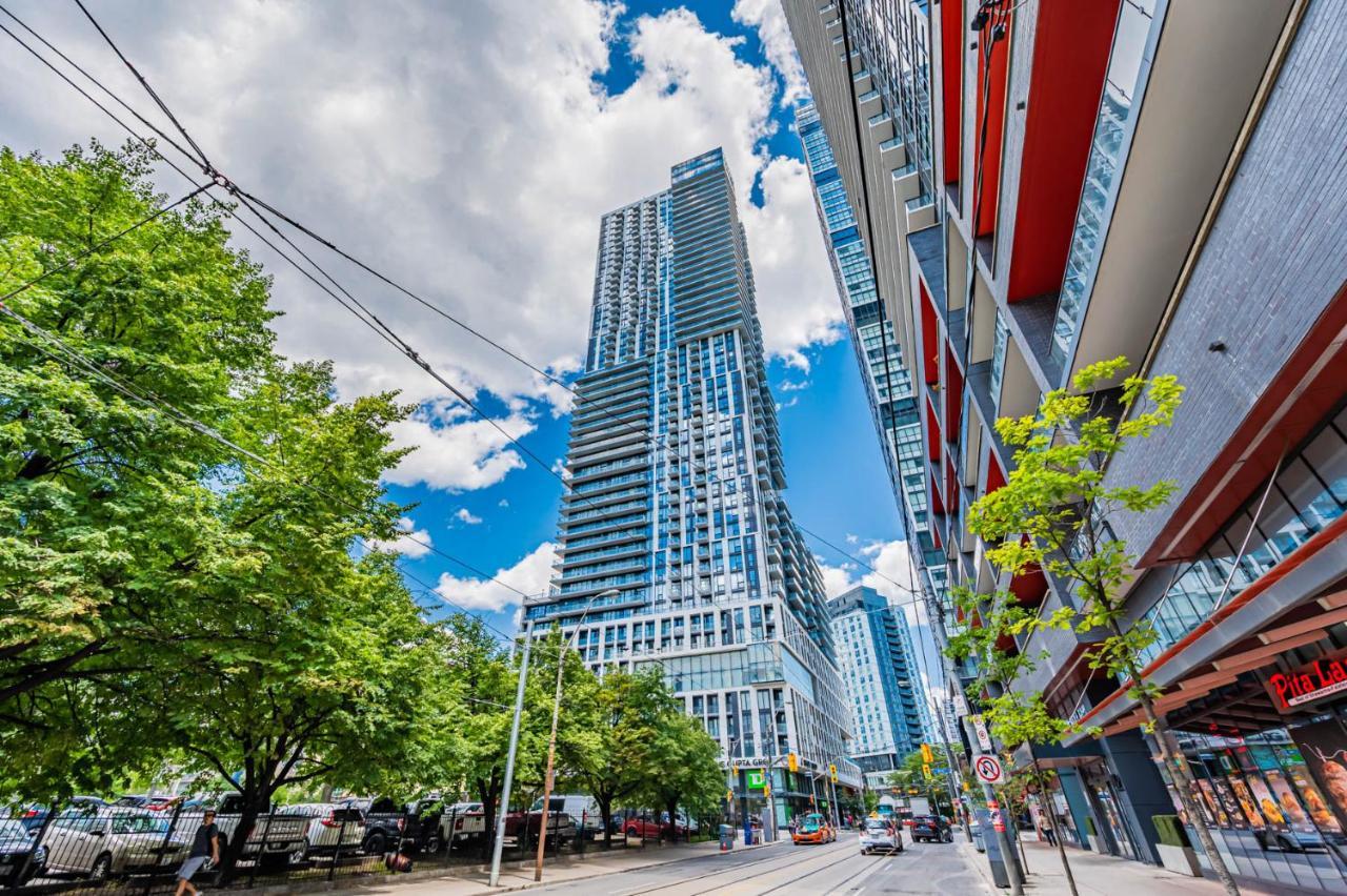 Luxury 2 Bedroom Condo High Floor Close To Eaton Center Toronto Exterior foto